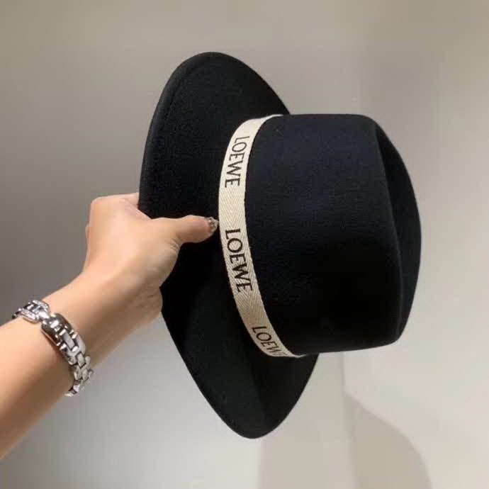 20冬季最新专柜款-罗意威LOEWE新款礼帽，百分百羊毛面料,凹凸有致帽型，2020官方新款，女神必备