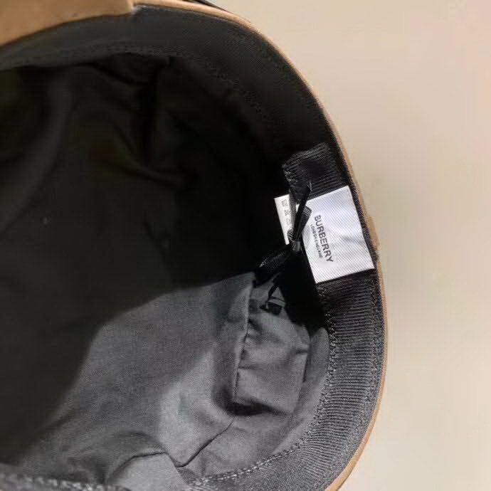 20冬季最新专柜款-Burberry简约时尚军帽，帽型超正的，帆布面料 四季皆宜，名媛范儿十足