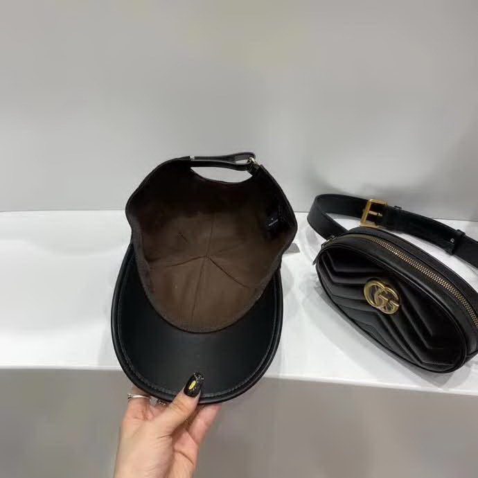 20冬季最新专柜款-古驰Gucci新款棒球帽。帆布拼皮，专柜热卖款，1:1开模订制，原版帆布料+头层牛皮，时尚帅气！质量超赞