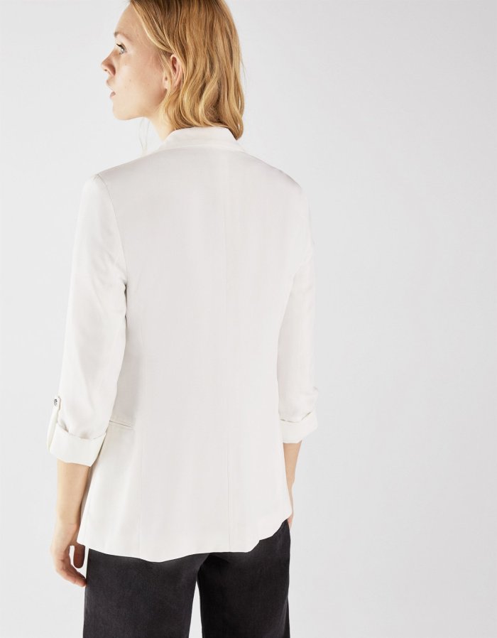 Flowing blazer with rolled-up sleeves