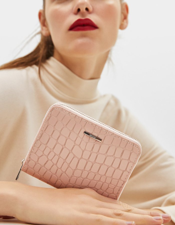Square purse with detailing