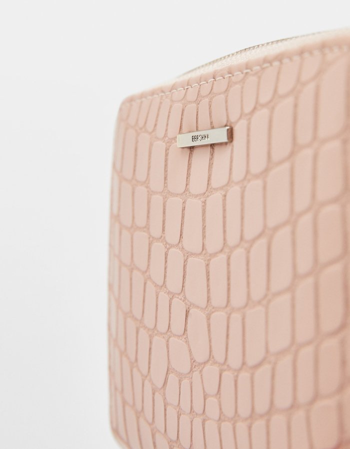 Square purse with detailing