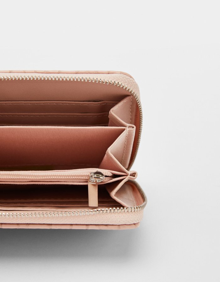 Square purse with detailing